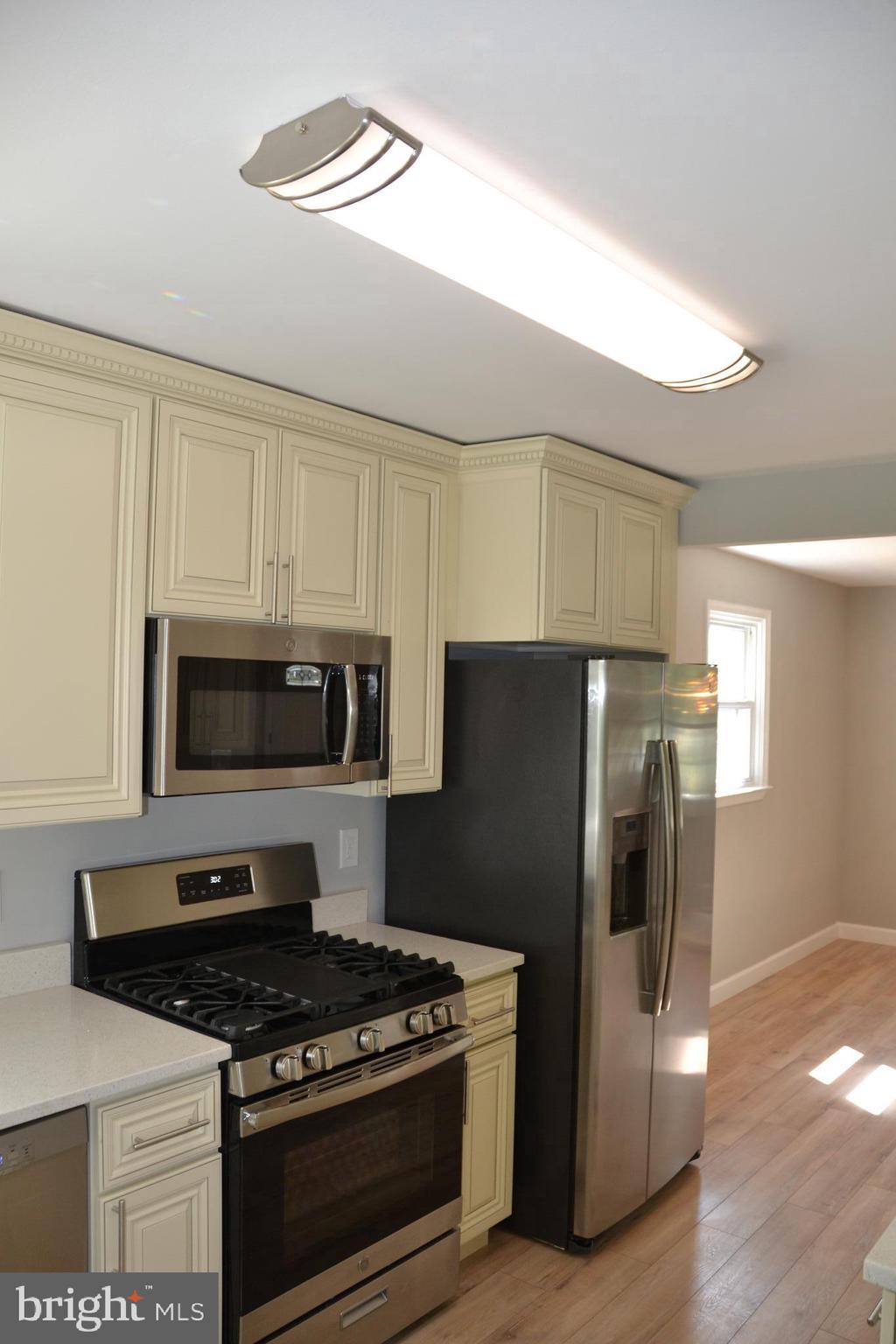 318 Cheddington Road Linthicum, MD 21090 - Photo 6 of 33