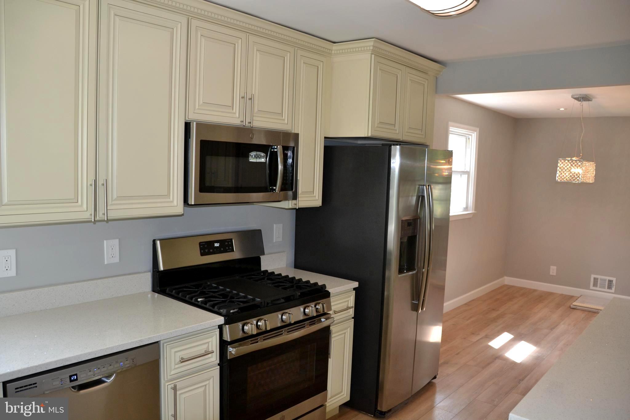 318 Cheddington Road Linthicum, MD 21090 - Photo 8 of 33