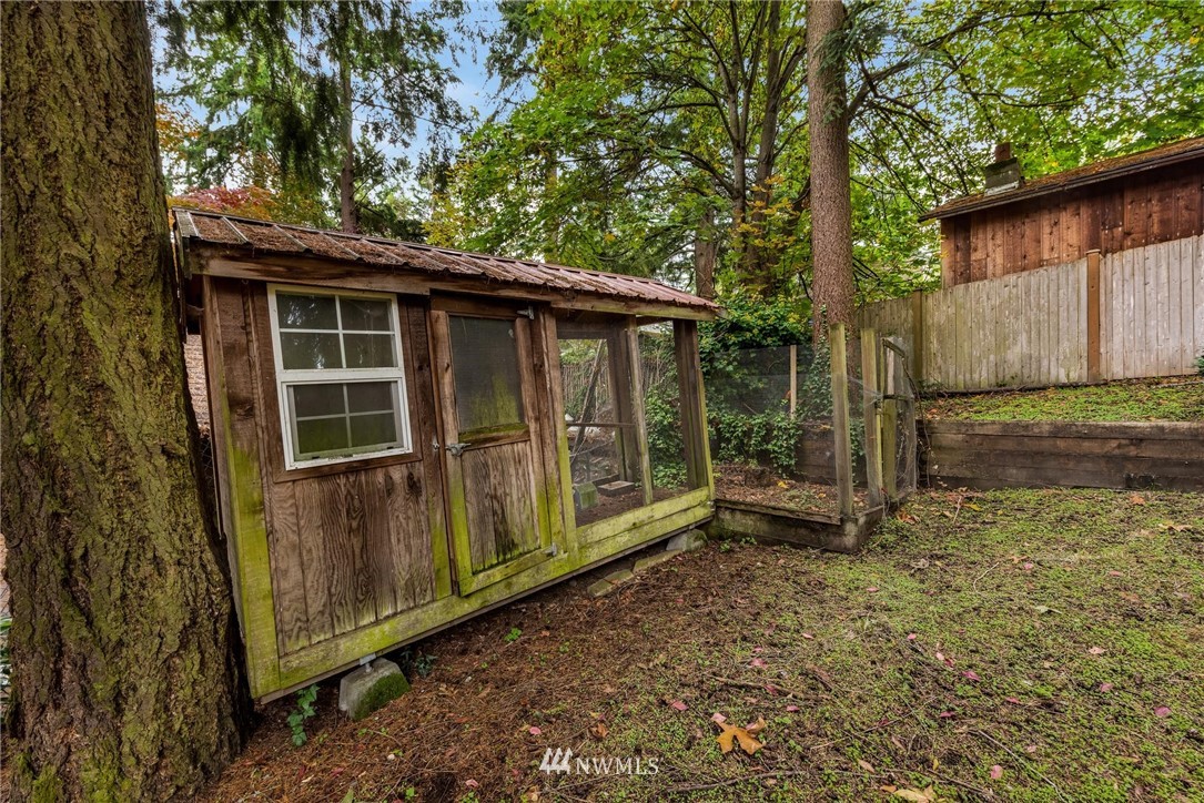 11519 32nd Avenue Northeast Seattle, WA 98125 - Photo 17 of 17 a backyard of a house with lots of green space