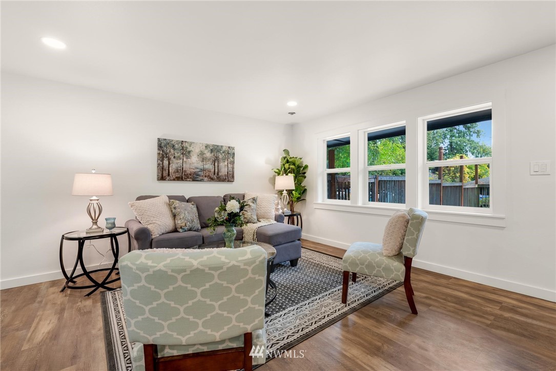 11519 32nd Avenue Northeast Seattle, WA 98125 - Photo 3 of 17 a living room with furniture and a window