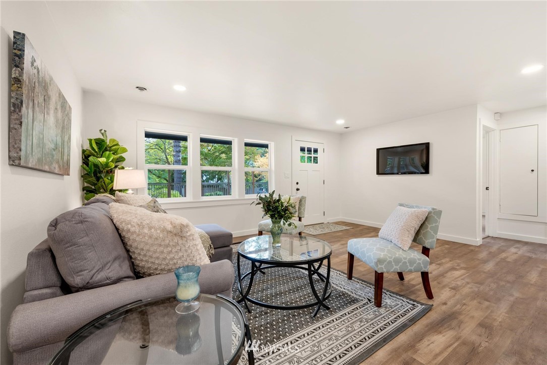 11519 32nd Avenue Northeast Seattle, WA 98125 - Photo 4 of 17 a living room with furniture and window