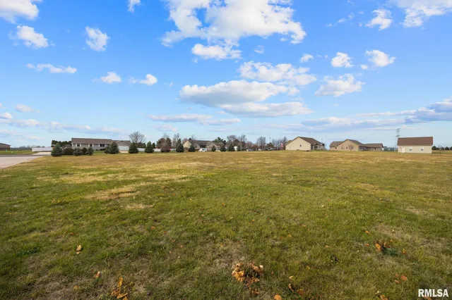 $54,900 | 1960-1962 Mayflower Drive, Pekin, IL 61554