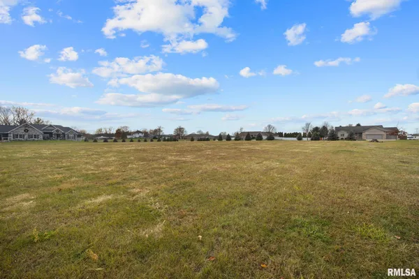 $54,900 | 1960-1962 Mayflower Drive, Pekin, IL 61554