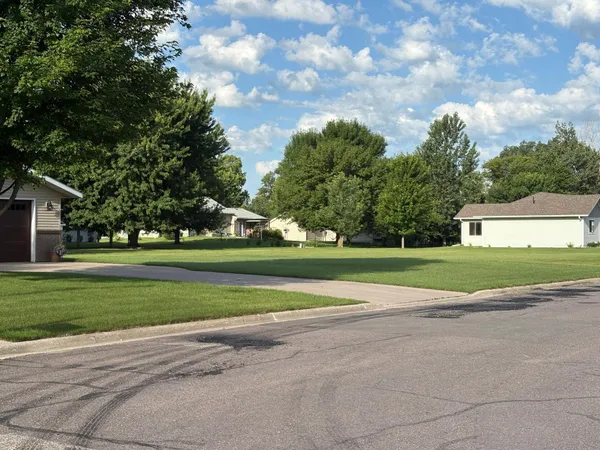 $28,500 | 1039 Montana Avenue, Benson, MN 56215