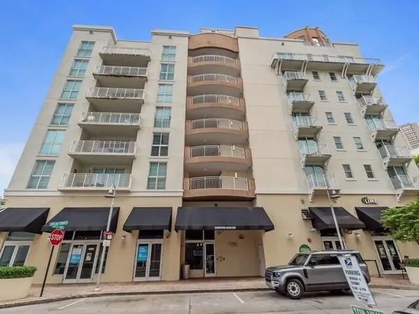 $2,700 | 7280 Southwest 90th Street, Unit E201, Miami, FL 33156
