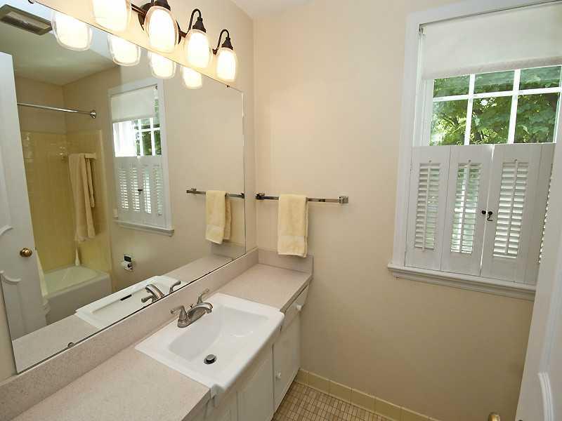 624 Trotwood Ridge Road Upper St. Clair, PA 15241 - Photo 16 of 22 Full Bath.