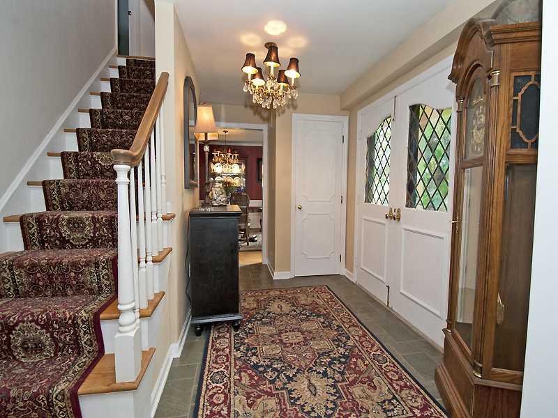 624 Trotwood Ridge Road Upper St. Clair, PA 15241 - Photo 3 of 22 Entry/Foyer.