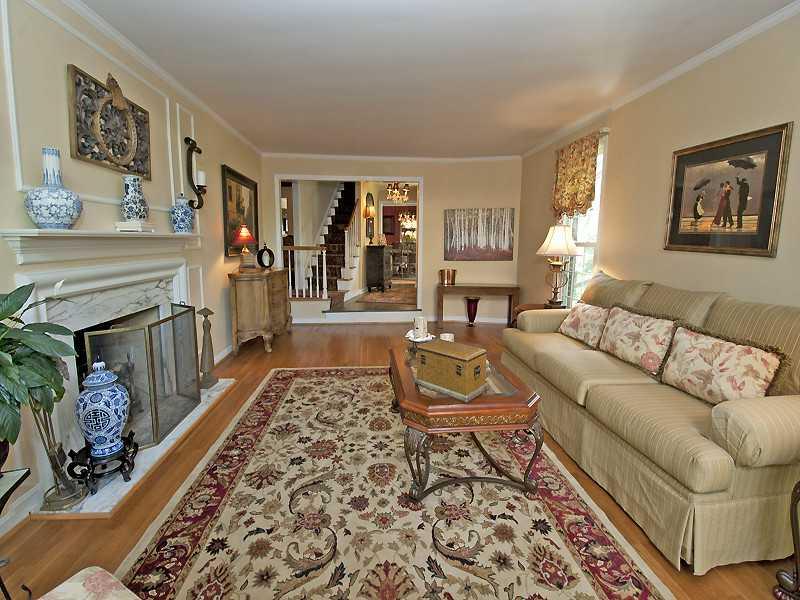 624 Trotwood Ridge Road Upper St. Clair, PA 15241 - Photo 4 of 22 Living Room.