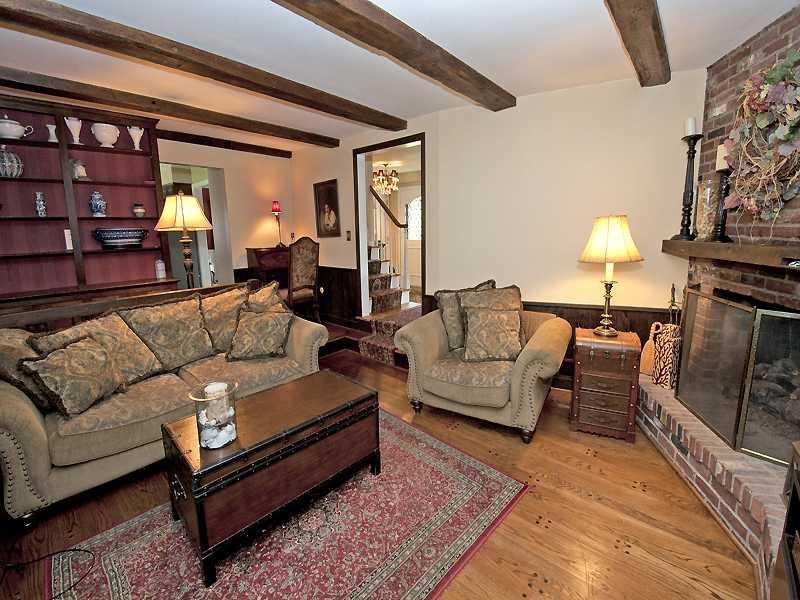 624 Trotwood Ridge Road Upper St. Clair, PA 15241 - Photo 8 of 22 Family Room.