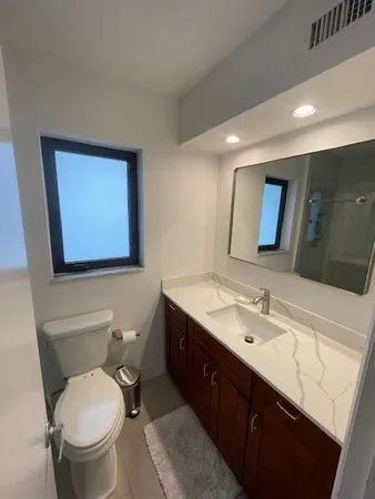 $4,999 | 871 Northeast 27th Avenue, Pompano Beach, FL 33062