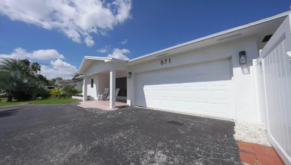 $4,999 | 871 Northeast 27th Avenue, Pompano Beach, FL 33062