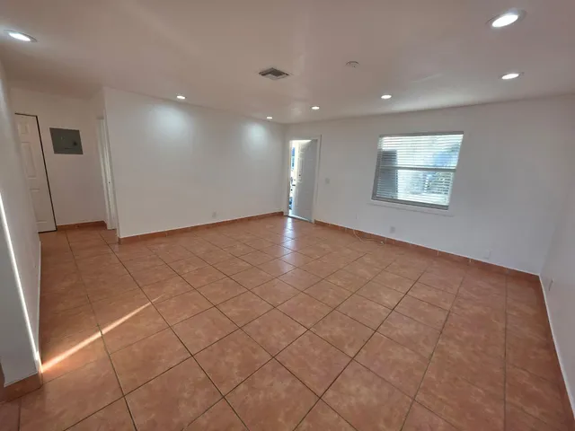 $2,000 | 1508 Barton Road, Unit 1510A, Lake Worth Beach, FL 33460