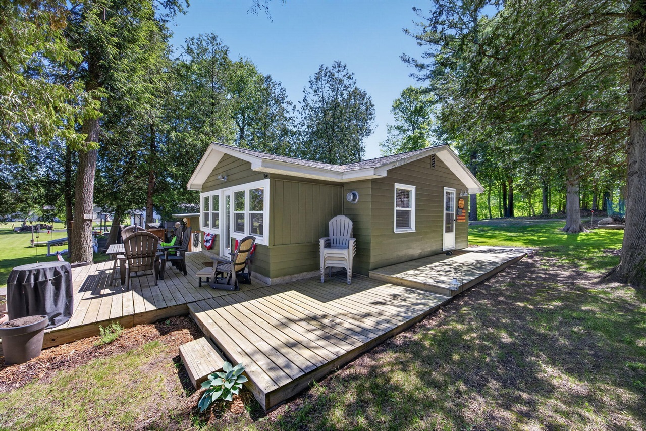 9267 Lake Drive Reed City, MI 49677 - Photo 3 of 43