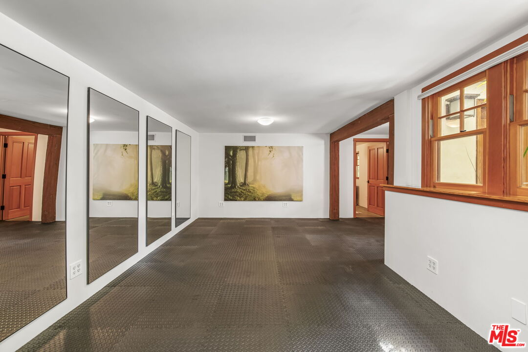 27 Latimer Road Santa Monica, CA 90402 - Photo 26 of 37 a view of an empty room with glass door