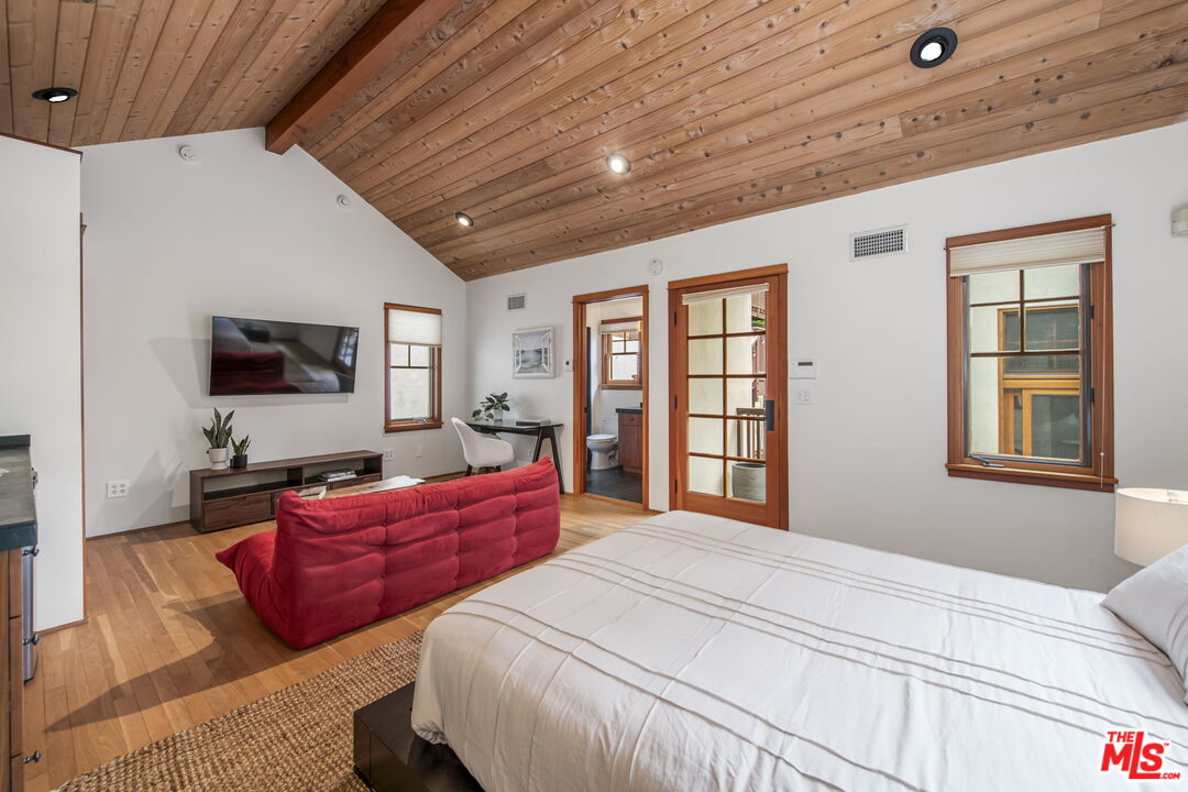 27 Latimer Road Santa Monica, CA 90402 - Photo 30 of 37 a bedroom with bed couches and flat screen tv