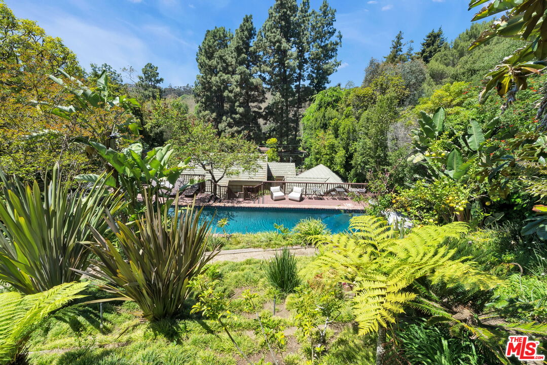 27 Latimer Road Santa Monica, CA 90402 - Photo 35 of 37 a view of a lake with a house in the background