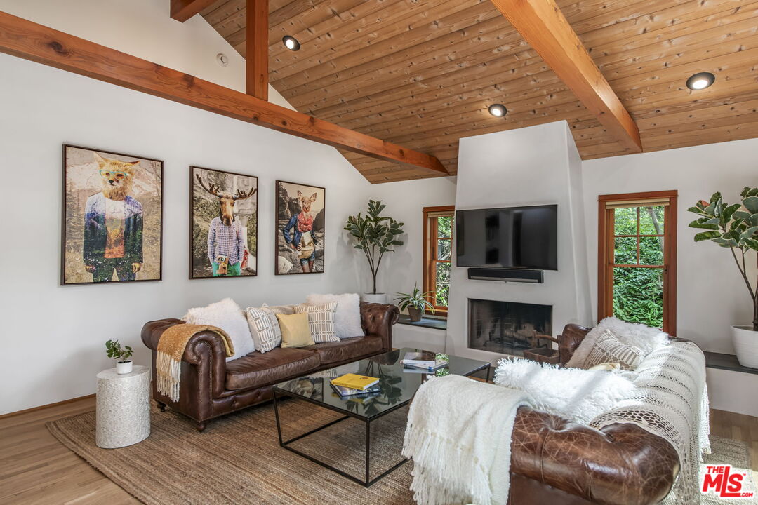27 Latimer Road Santa Monica, CA 90402 - Photo 4 of 37 a living room with furniture fireplace and a flat screen tv