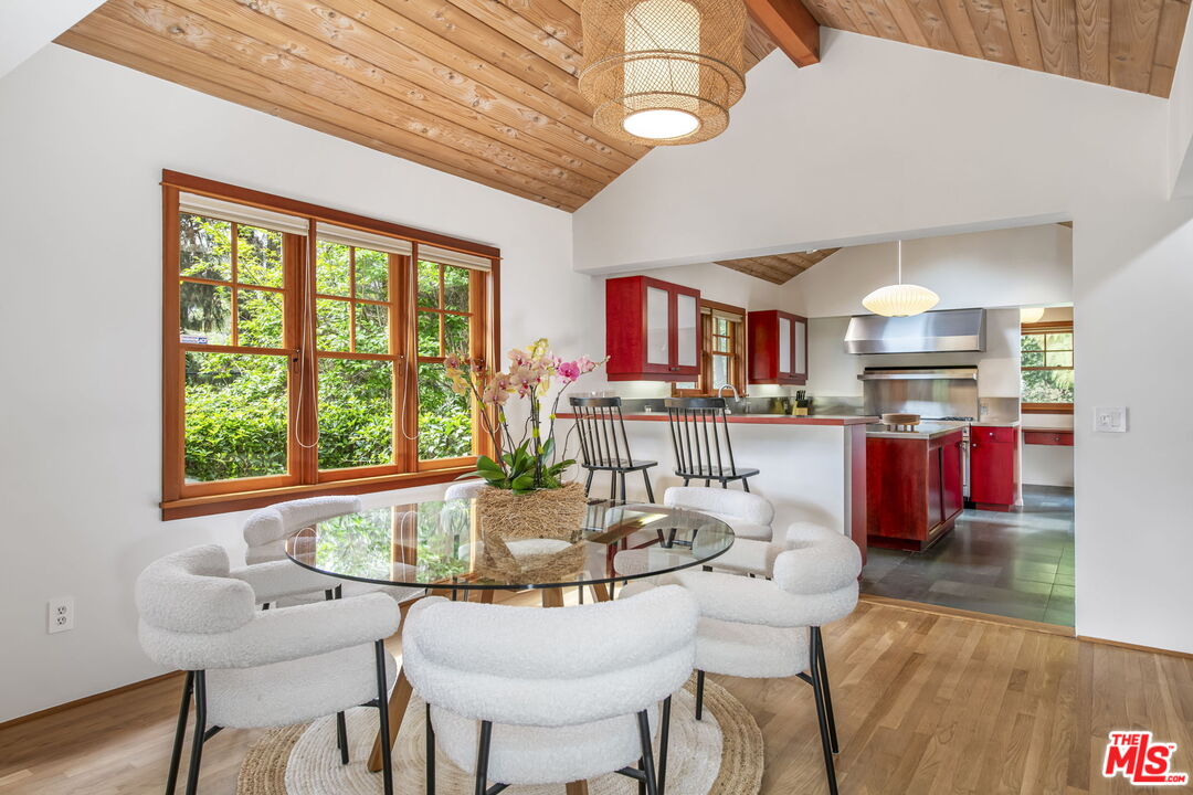 27 Latimer Road Santa Monica, CA 90402 - Photo 9 of 37 a dining room with furniture and window