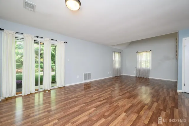 $450,000 | 6 Stowe Court, Freehold, NJ 07728