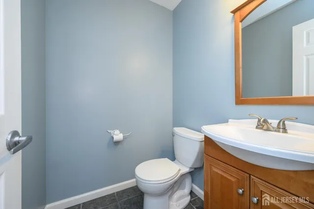 $450,000 | 6 Stowe Court, Freehold, NJ 07728