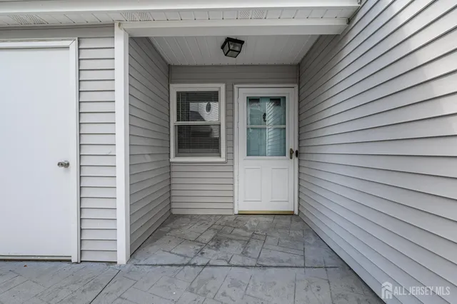 $450,000 | 6 Stowe Court, Freehold, NJ 07728