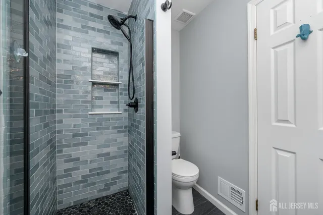 $450,000 | 6 Stowe Court, Freehold, NJ 07728