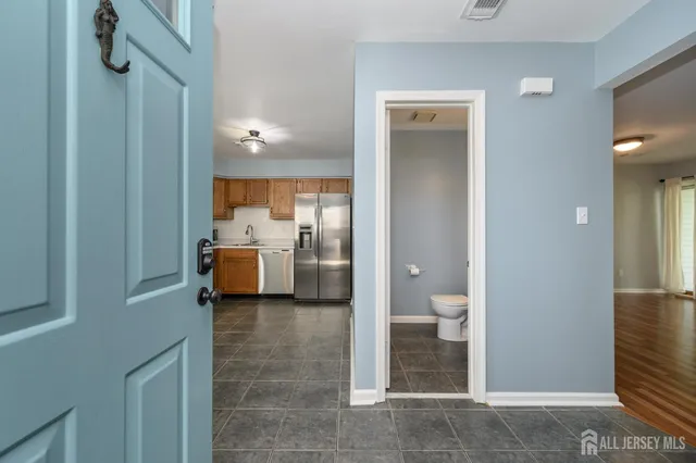 $450,000 | 6 Stowe Court, Freehold, NJ 07728