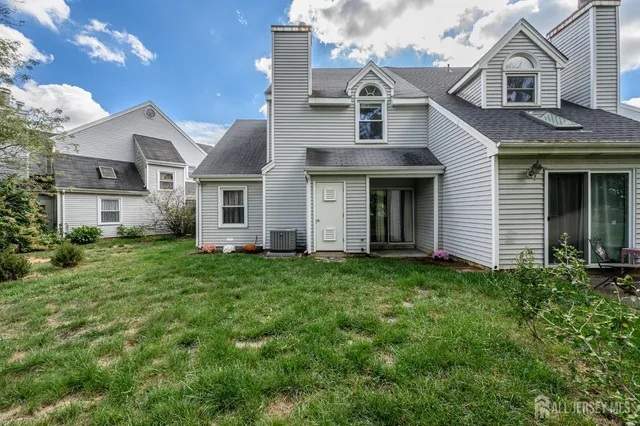 $450,000 | 6 Stowe Court, Freehold, NJ 07728