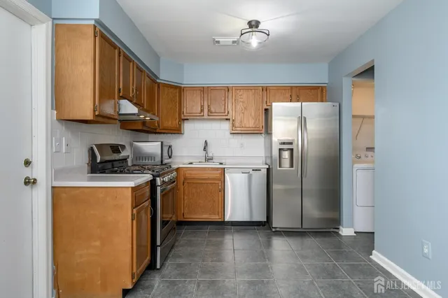 $450,000 | 6 Stowe Court, Freehold, NJ 07728