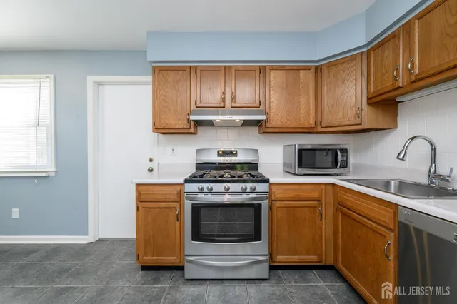 $450,000 | 6 Stowe Court, Freehold, NJ 07728