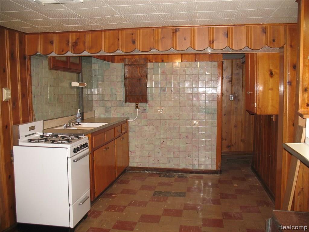 9830 Reeck Road Allen Park, MI 48101 - Photo 23 of 25 IMG_4976.JPG