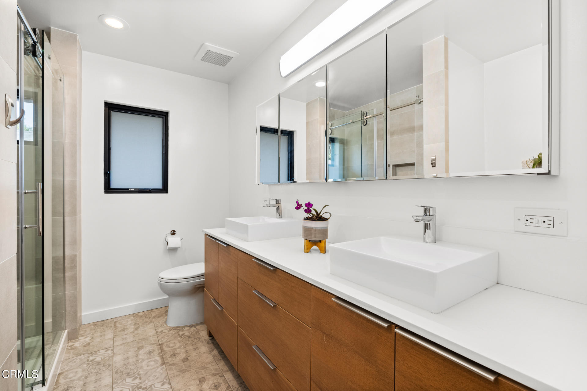 316 Glenullen Drive Pasadena, CA 91105 - Photo 25 of 43 a bathroom with a sink and a toilet