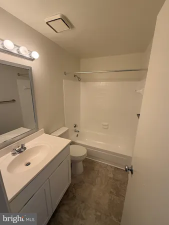 $1,995 | 18520 Boysenberry Drive, Unit 230, Gaithersburg, MD 20886