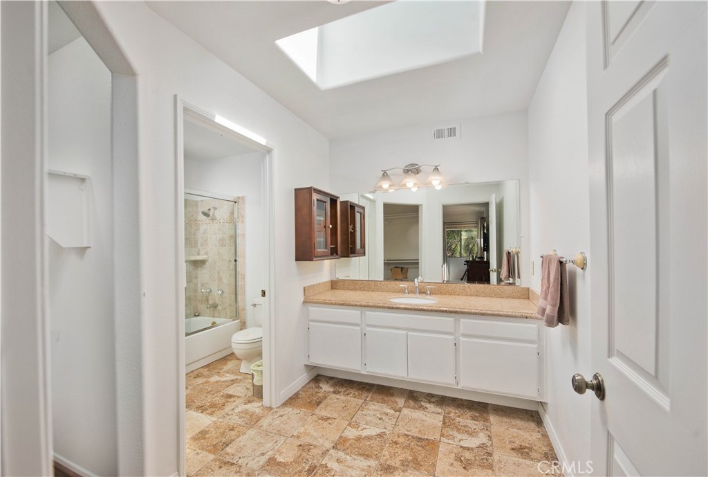 25829 Blake Court Stevenson Ranch, CA 91381 - Photo 21 of 33 Primary Bath