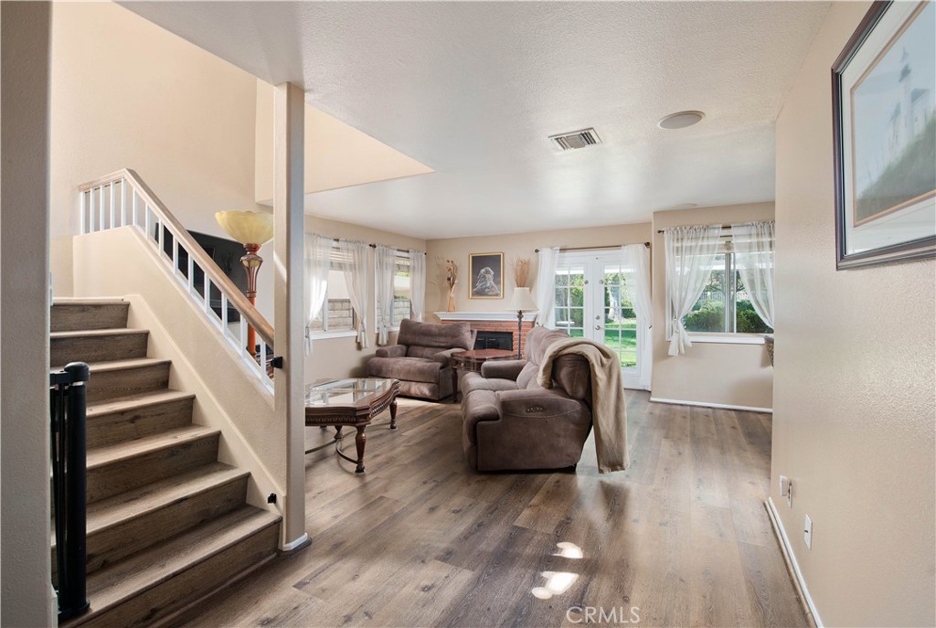25829 Blake Court Stevenson Ranch, CA 91381 - Photo 3 of 33 Entry
