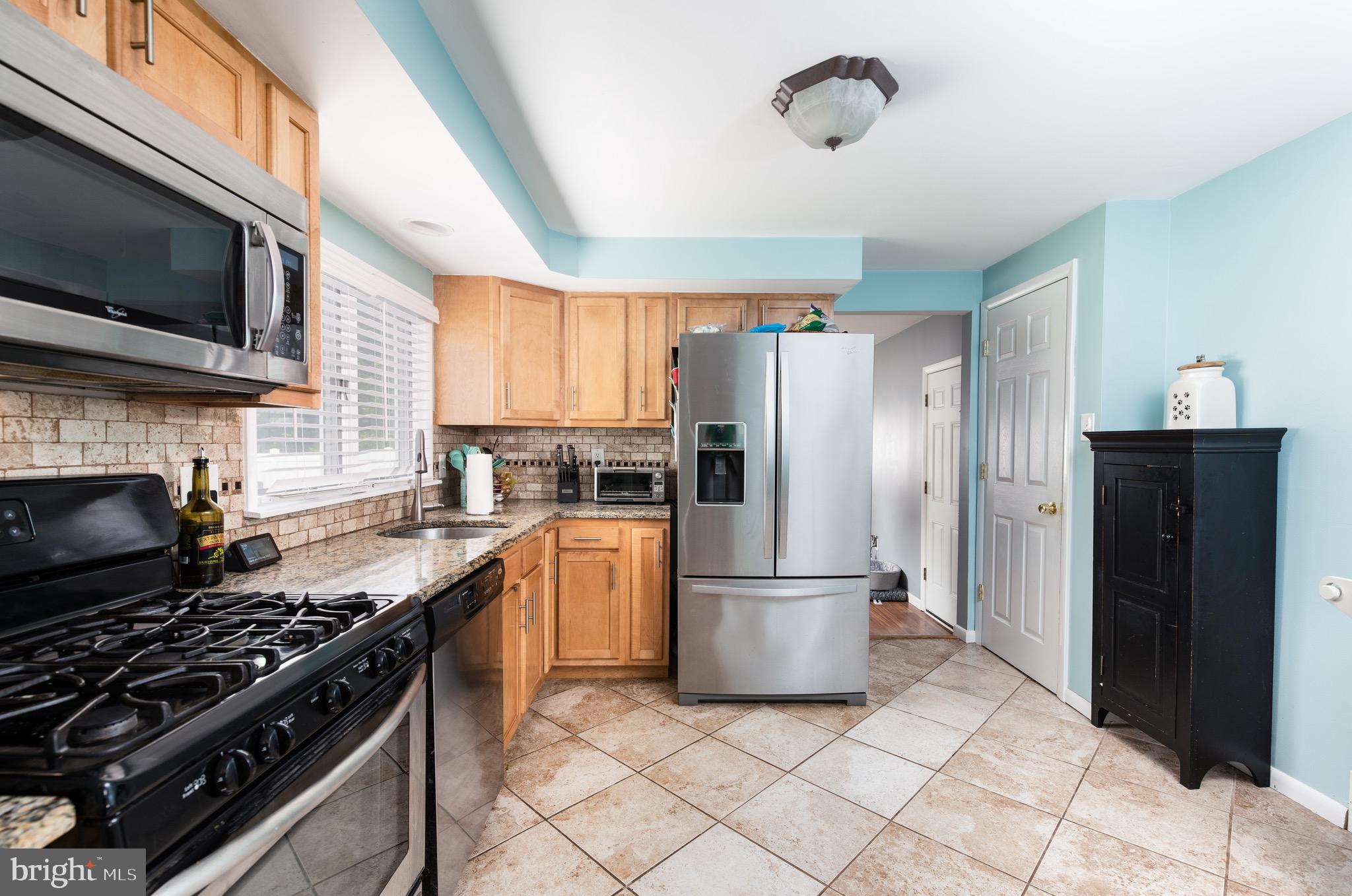 14 Winnwood Road Newark, DE 19711 - Photo 7 of 20 Kitchen w/Granite Counters & Stainless Appliances