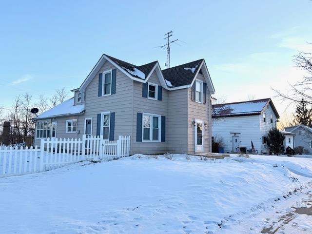 632 East Cook Street Portage, WI 53901 - Photo 2 of 54