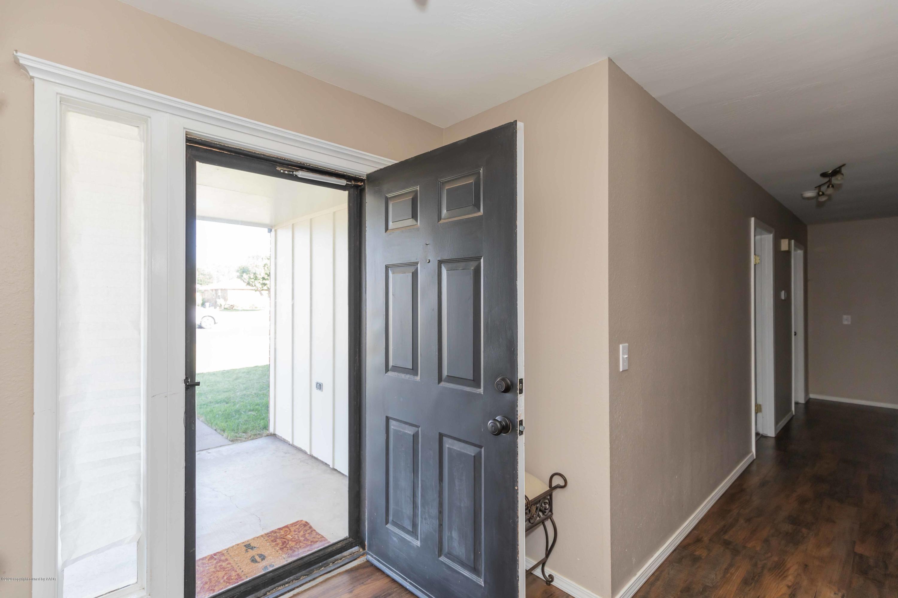 8211 Santa Fe Trail Amarillo, TX 79110 - Photo 3 of 29 a view of a hallway with wooden floor and entryway