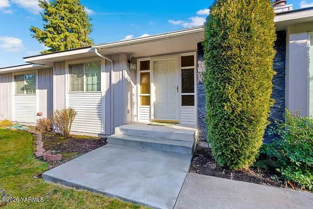 $315,000 | 619 North 32nd Avenue, Unit 13, Yakima, WA 98902