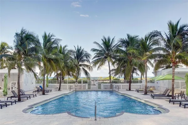 $4,800 | 4925 Collins Avenue, Unit 8G, Miami Beach, FL 33140