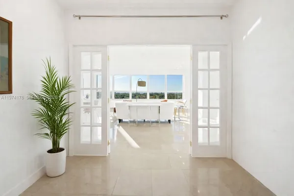 $4,800 | 4925 Collins Avenue, Unit 8G, Miami Beach, FL 33140