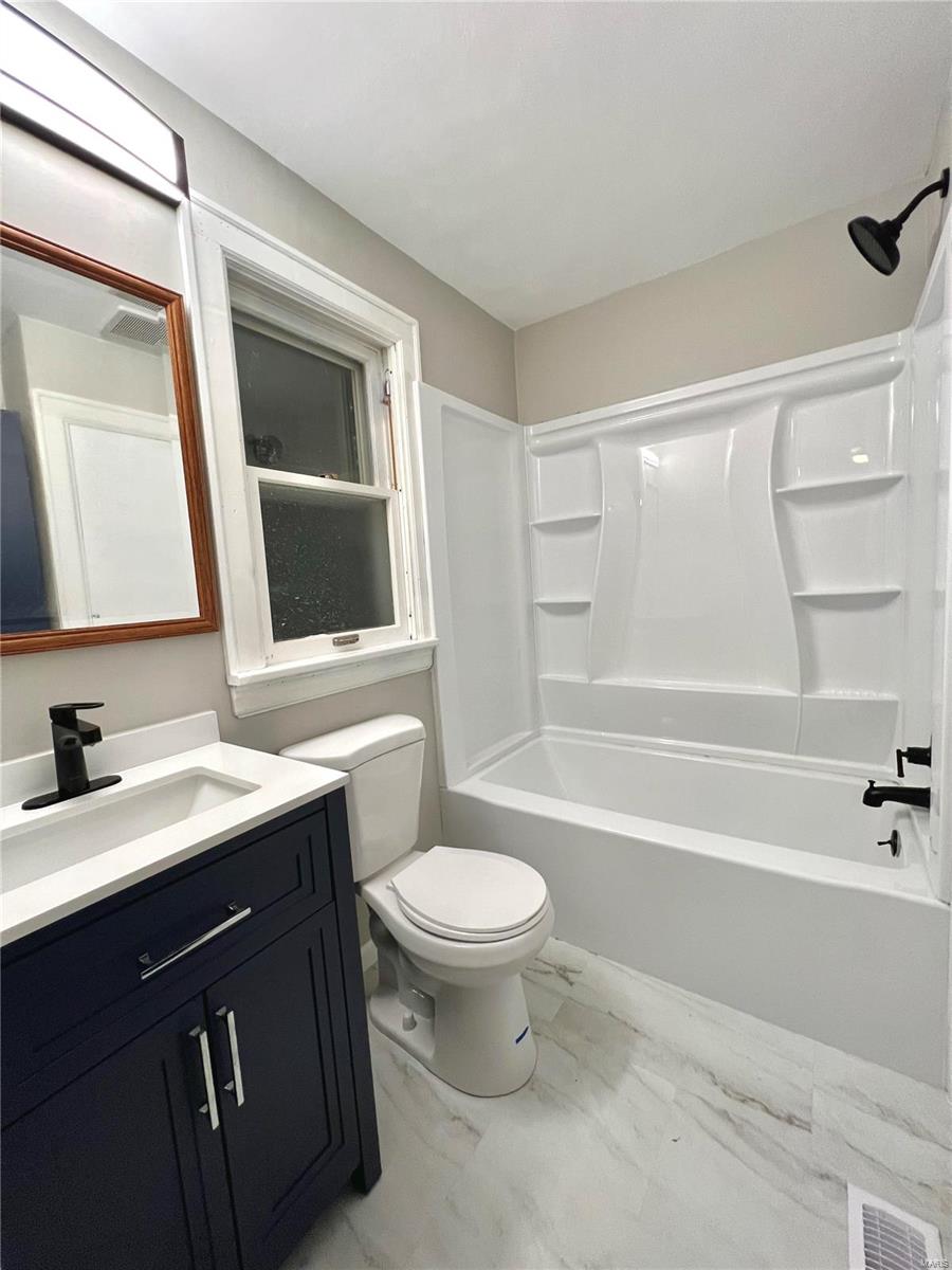 406 Walnut Street Alhambra, IL 62001 - Photo 10 of 18 Gallery Image 10