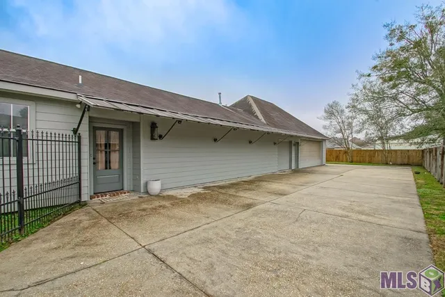 $625,000 | 16503 East Spanish Oaks Court, Prairieville, LA 70769