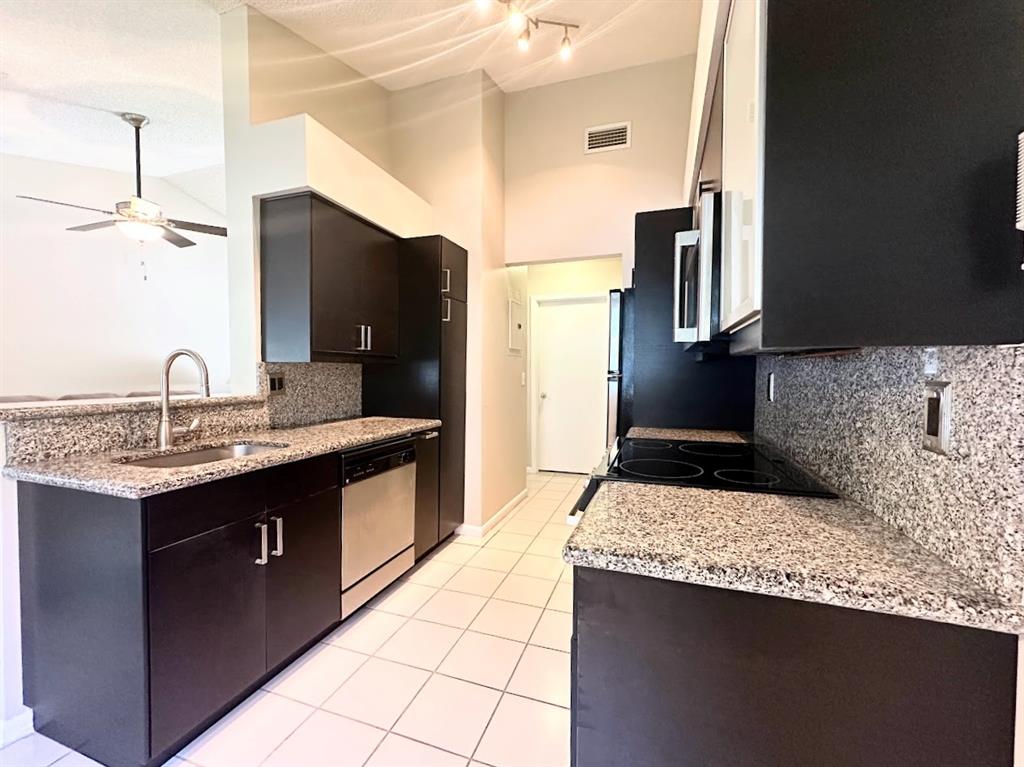 9202 Northwest 9th Court, Unit 9202 Plantation, FL 33324 - Photo 3 of 14