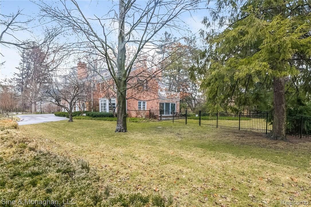 272 Ridge Road Grosse Pointe, MI 48236 - Photo 52 of 53 004-5503015-medium.jpg