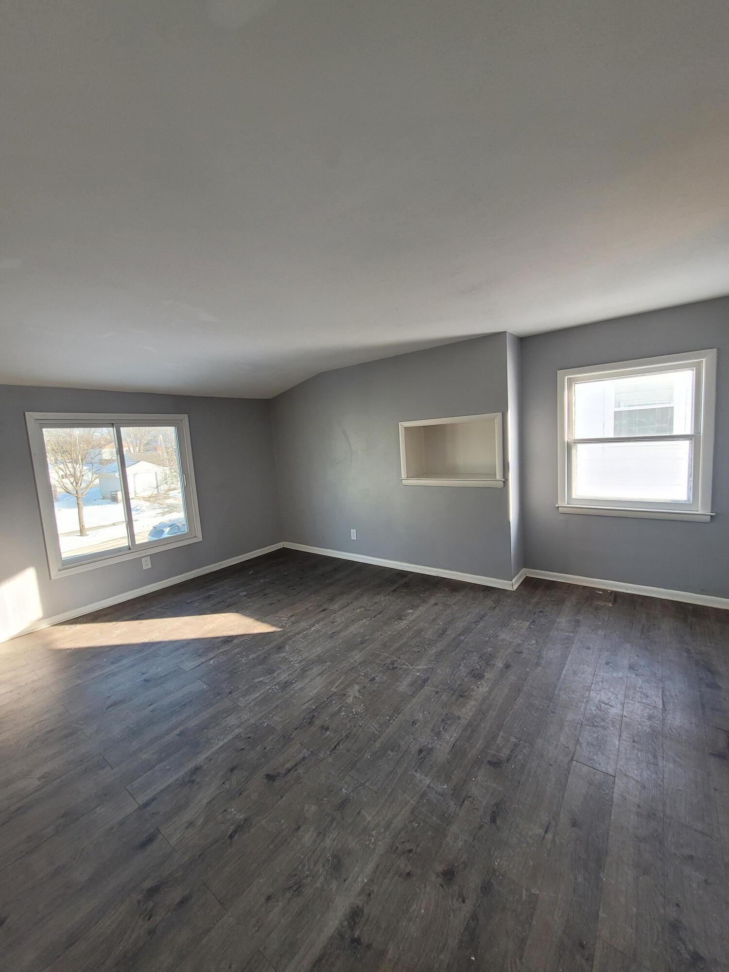 6183 North 38th Street Milwaukee, WI 53209 - Photo 3 of 10 Livingroom 2