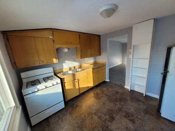 $1,200 | 6183 North 38th Street, Milwaukee, WI 53209