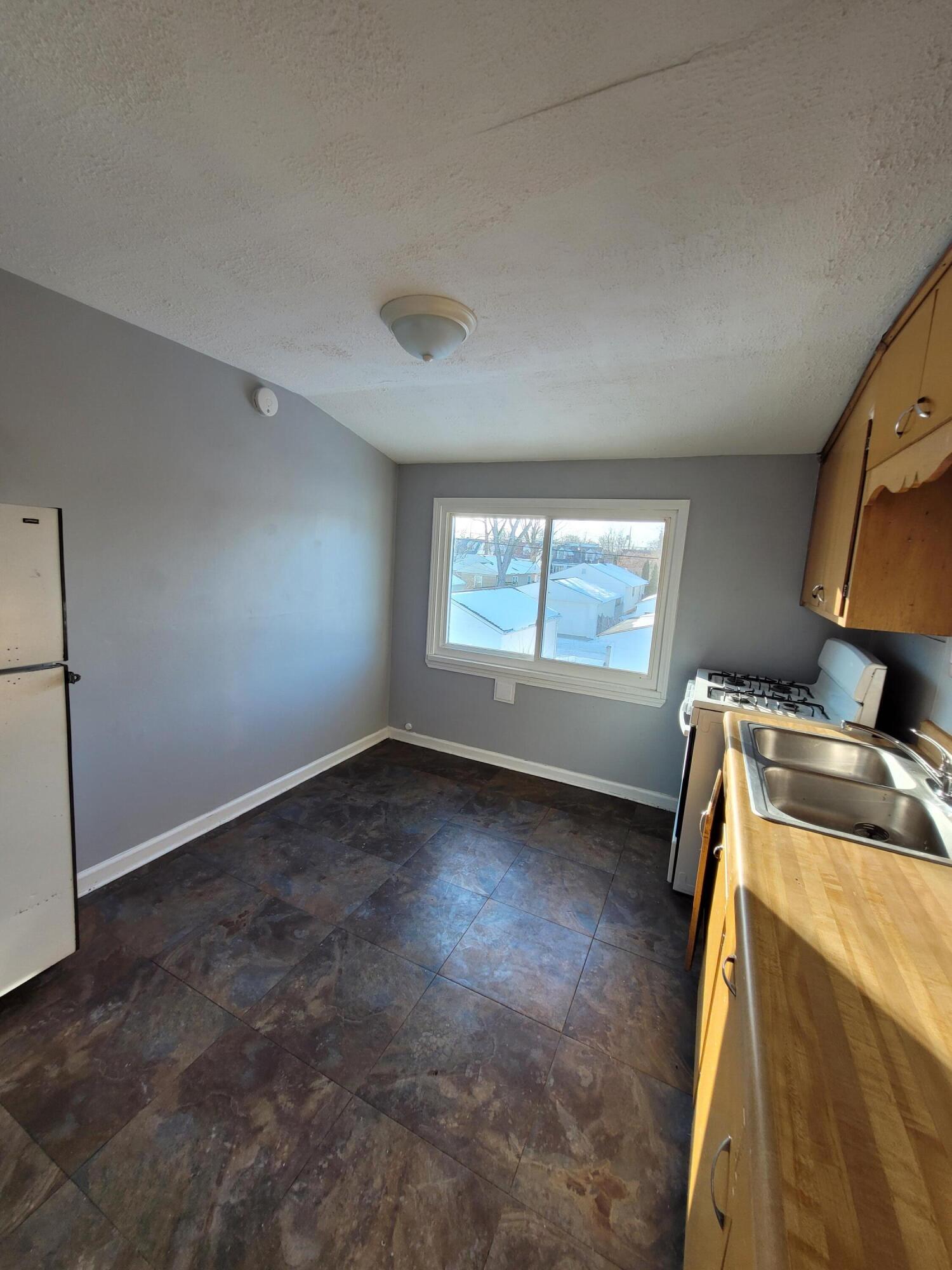 6183 North 38th Street Milwaukee, WI 53209 - Photo 6 of 10 Kitchen 3