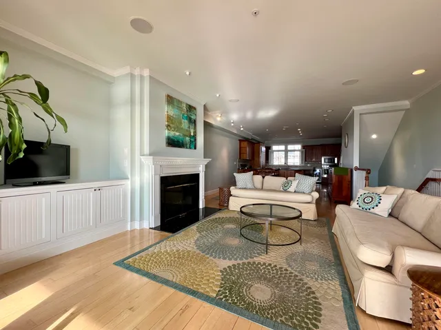 $4,500 | 4 Island Avenue, Unit 4, Kittery, ME 03904