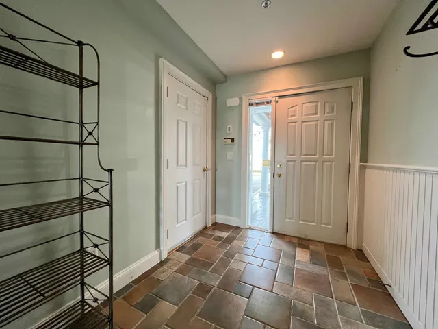 $4,500 | 4 Island Avenue, Unit 4, Kittery, ME 03904